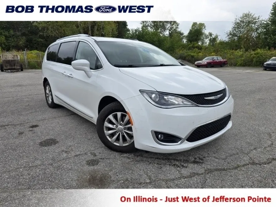 2018 Chrysler Pacifica Touring L photo 1