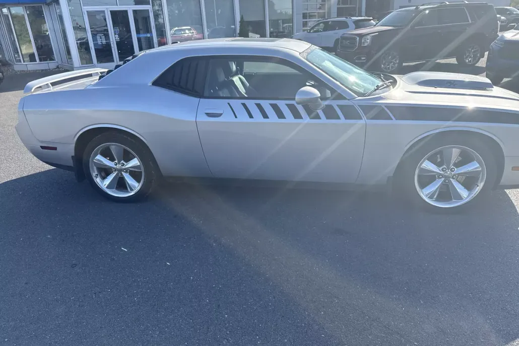 2012 Dodge Challenger R/T photo 1