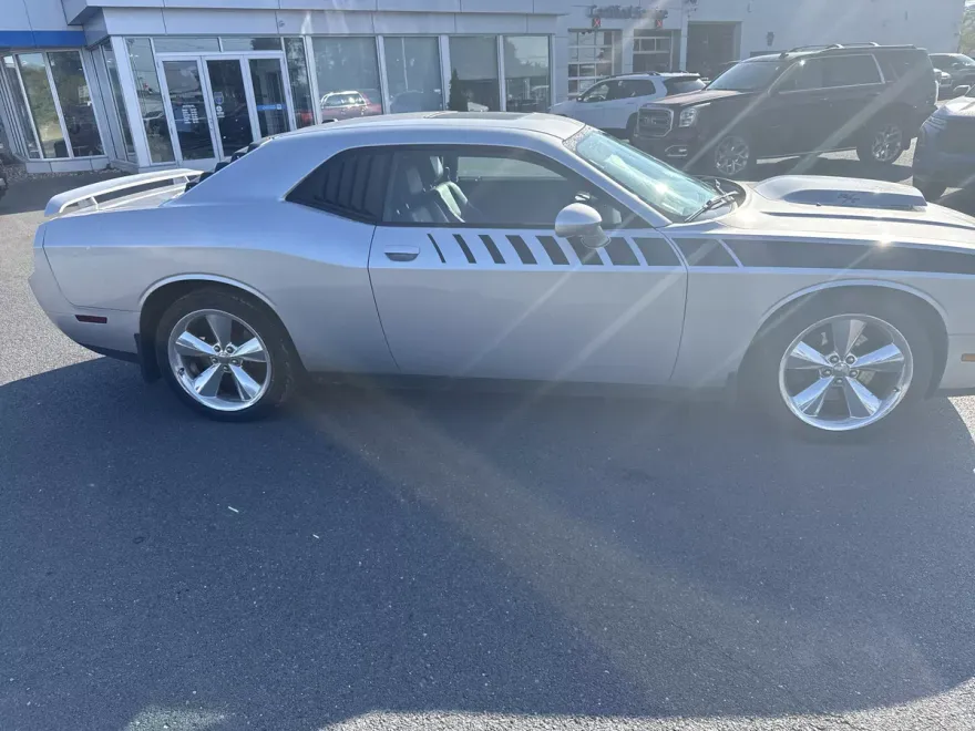 2012 Dodge Challenger R/T photo 1