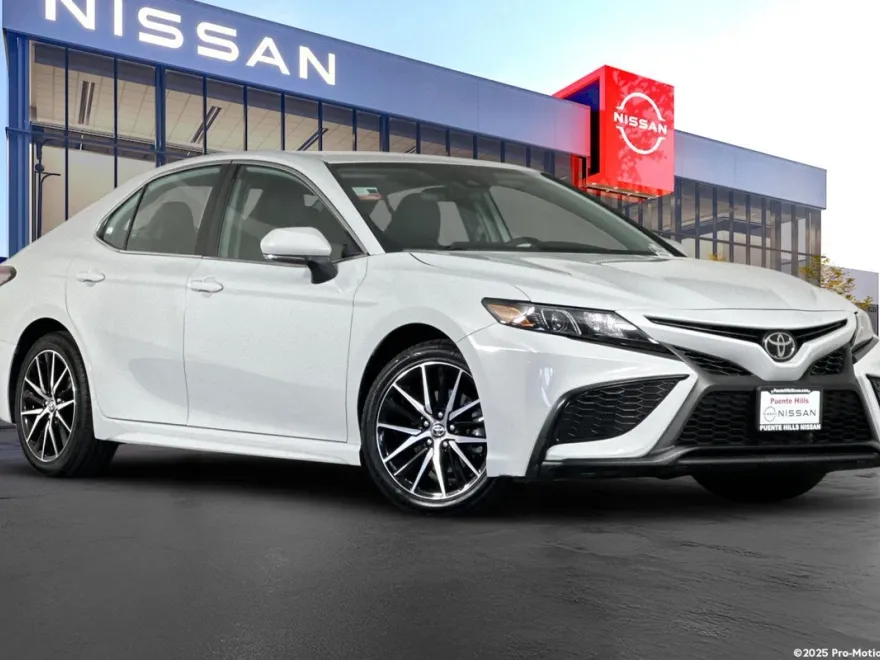 2023 Toyota Camry SE photo 1