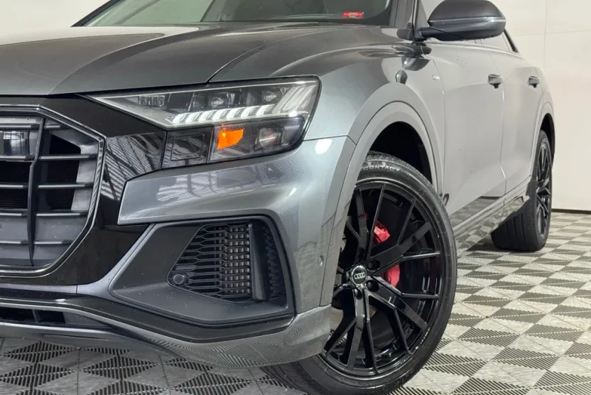 2020 Audi Q8 55 Prestige photo 1