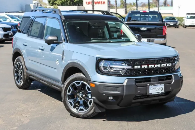 2025 Ford Bronco Sport Outer Banks photo 1