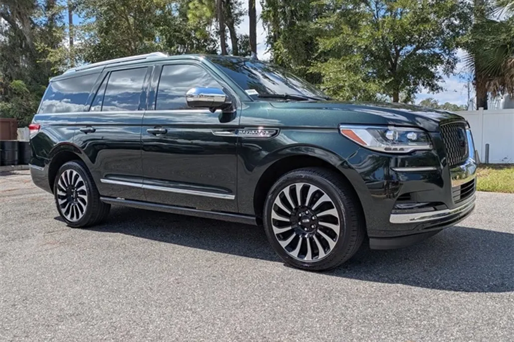 2023 Lincoln Navigator Black Label photo 1