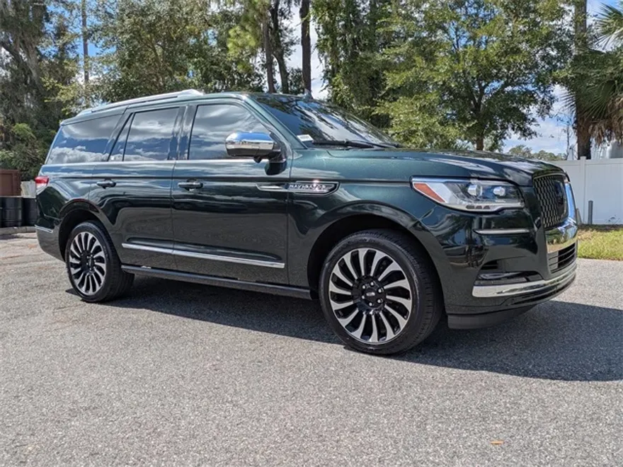 2023 Lincoln Navigator Black Label photo 1