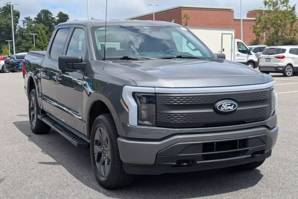 2024 Ford F-150 Lightning XLT photo 1