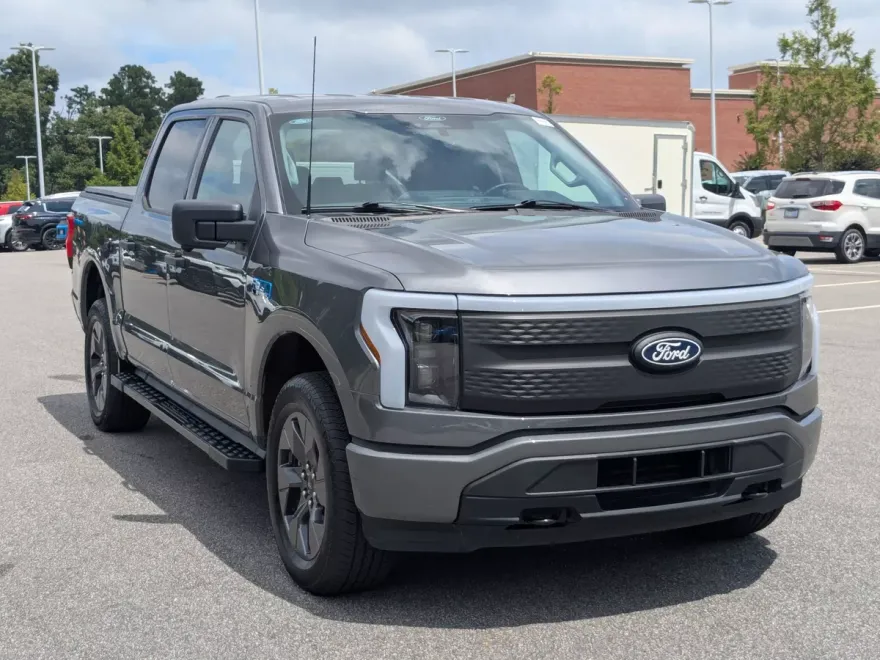 2024 Ford F-150 Lightning XLT photo 1