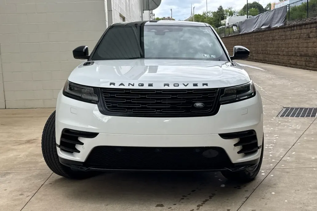 2026 Land Rover Range Rover Velar SE photo 1