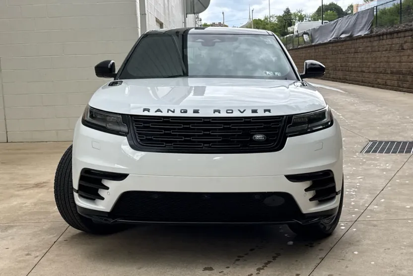 2026 Land Rover Range Rover Velar SE photo 1