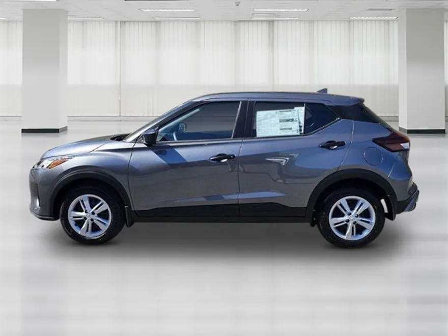 2025 Nissan Kicks Play S photo 1