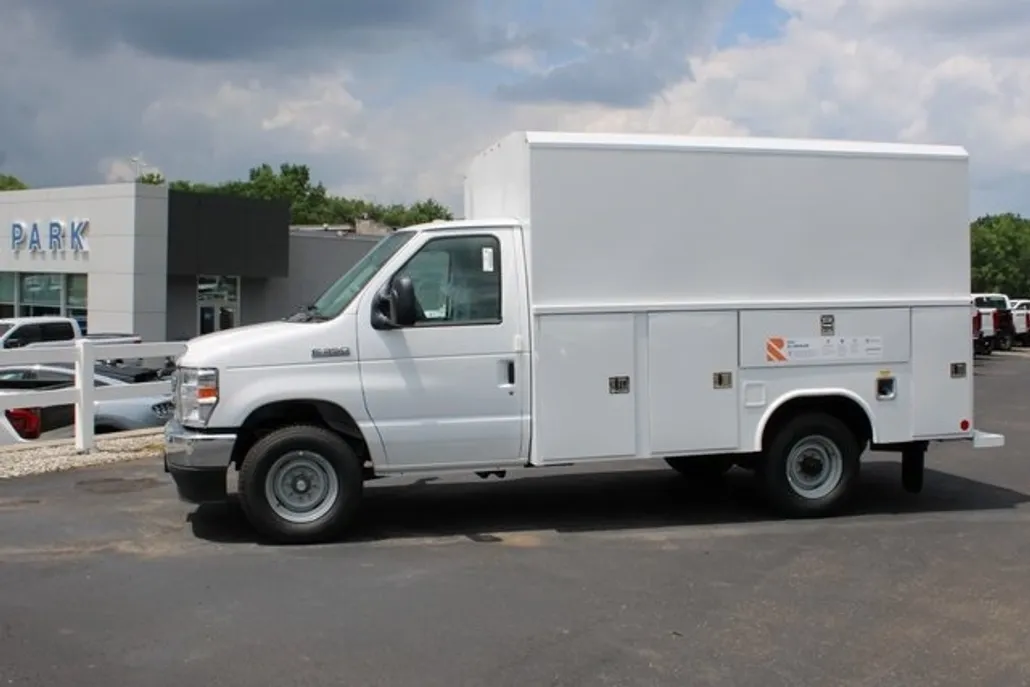 2026 Ford E-350 Base photo 1