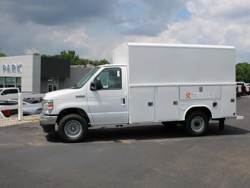2026 Ford E-350 Base photo 1