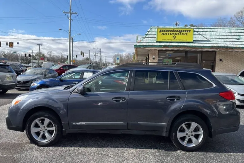 2014 Subaru Outback 2.5i Premium photo 1