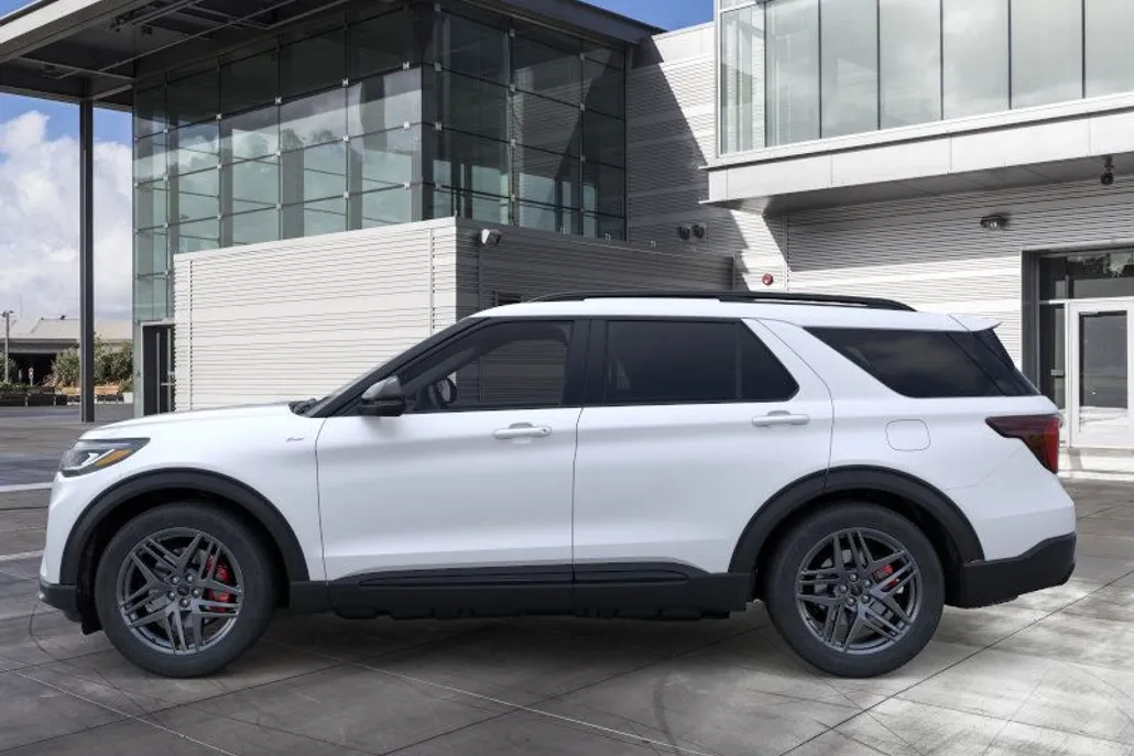 2025 Ford Explorer ST-Line photo 1