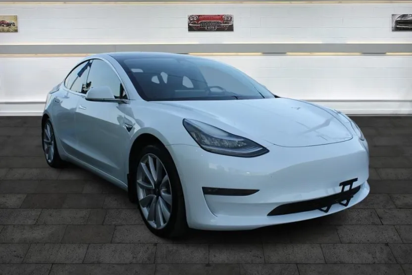 2020 Tesla Model 3 Long Range photo 1