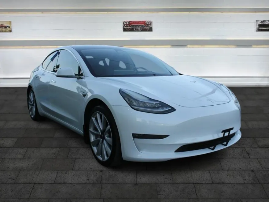 2020 Tesla Model 3 Long Range photo 1