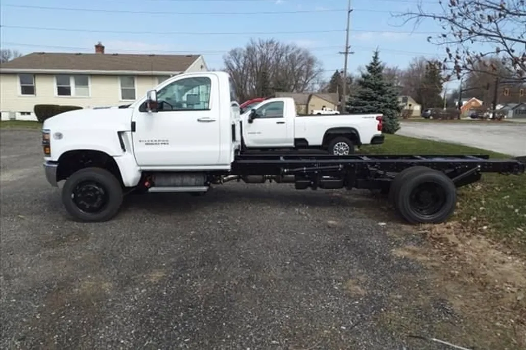 2024 Chevrolet Silverado 5500HD Work Truck photo 1
