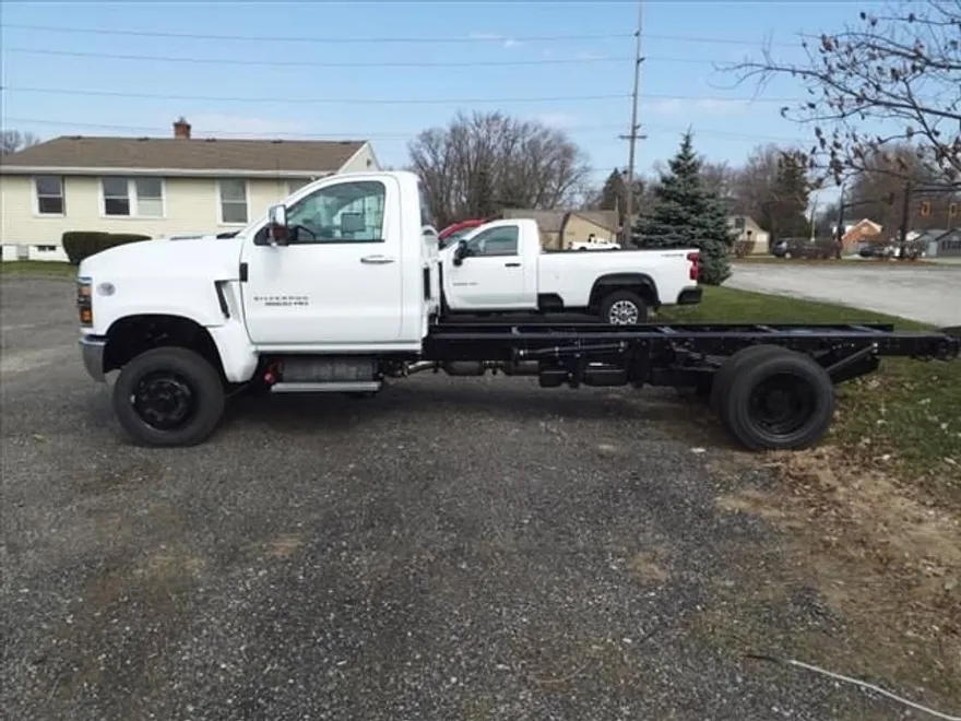 2024 Chevrolet Silverado 5500HD Work Truck photo 1