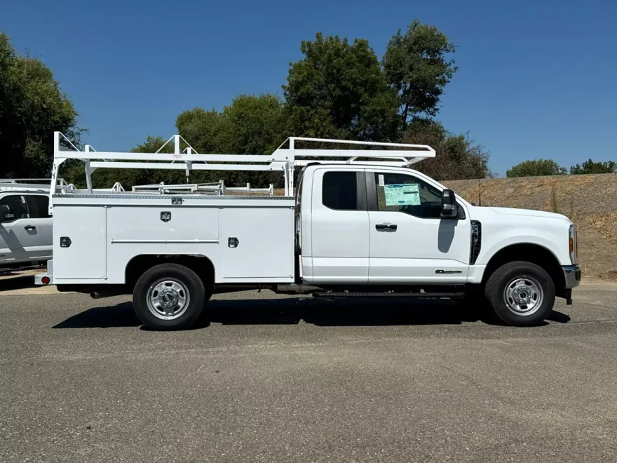 2025 Ford F-350 XL photo 1