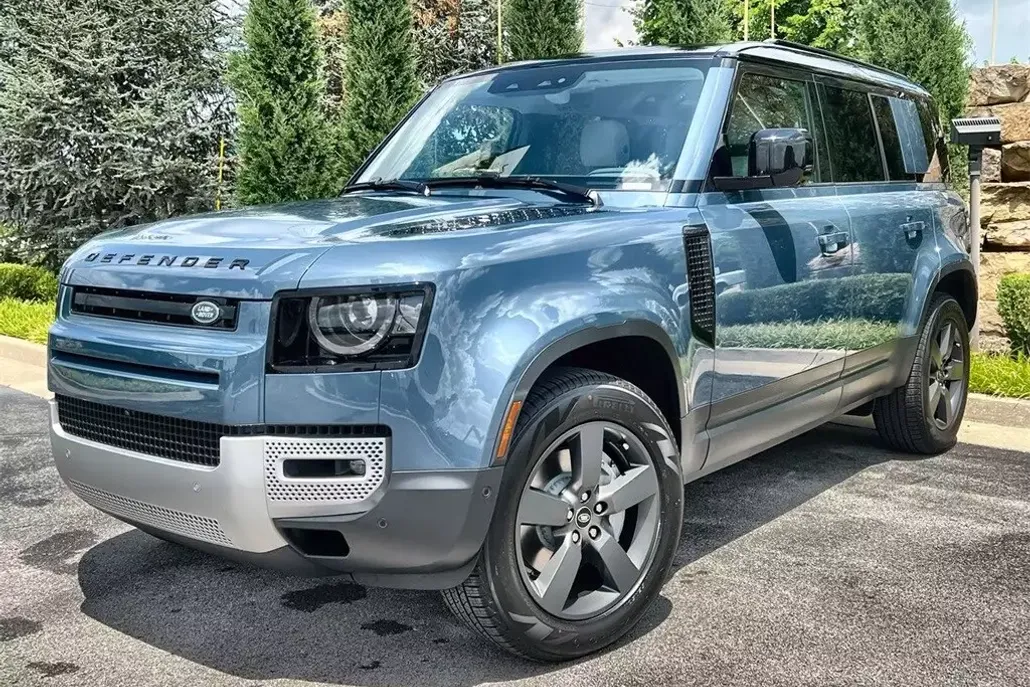 2025 Land Rover Defender 110 S photo 1