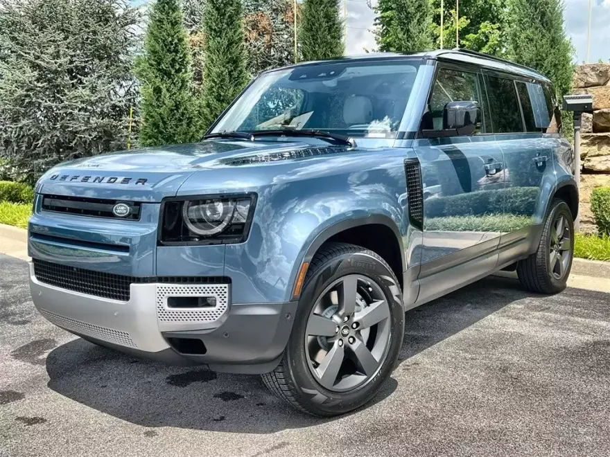 2025 Land Rover Defender 110 S photo 1