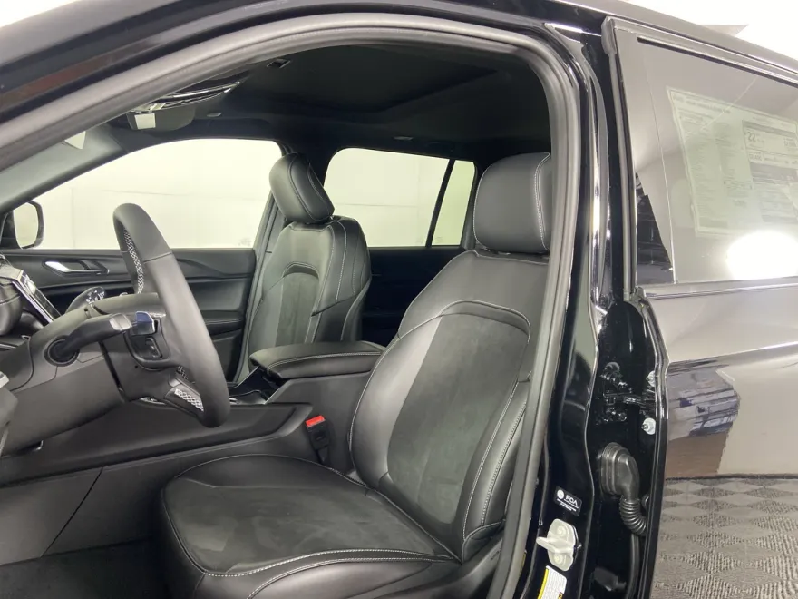 2025 Jeep Grand Cherokee Altitude X photo 1