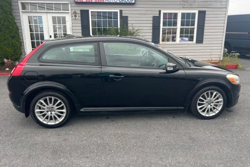 2011 Volvo C30 T5 R-Design photo 1