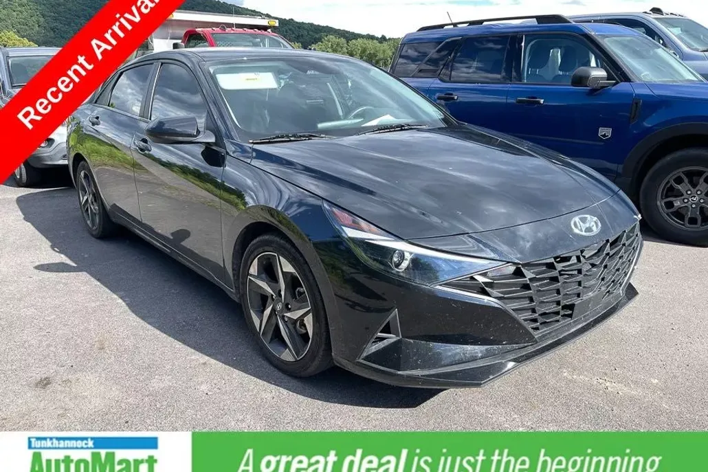 2023 Hyundai Elantra SEL Convenience photo 1