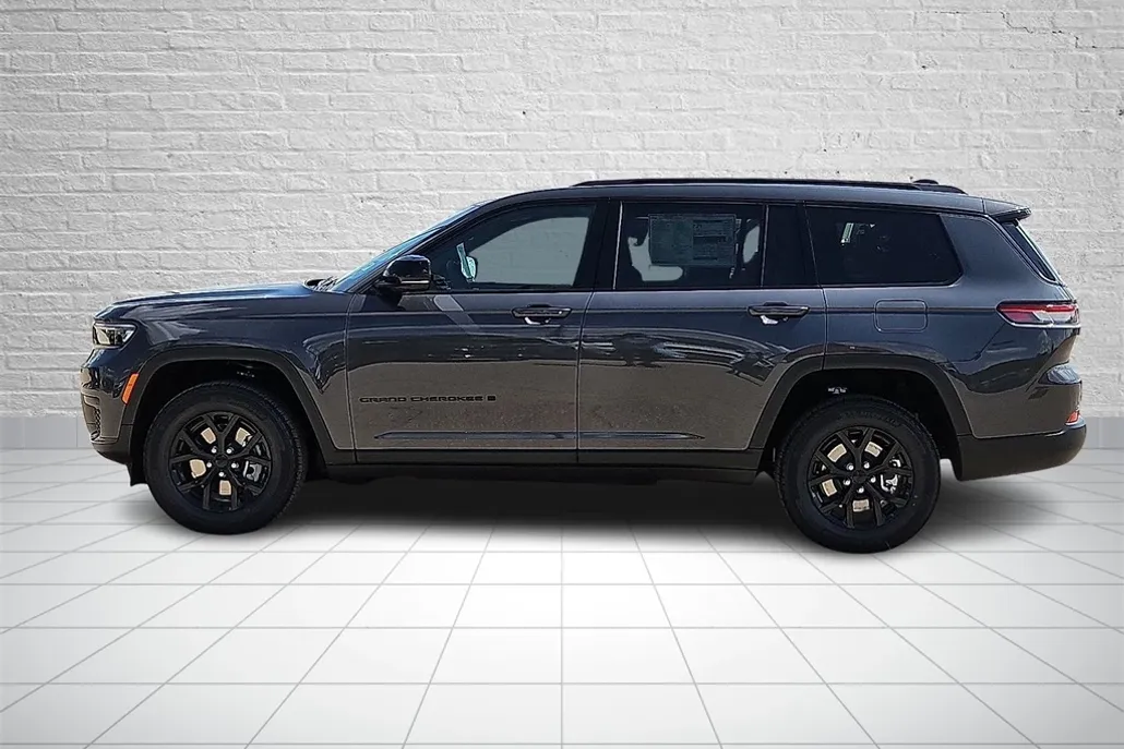 2025 Jeep Grand Cherokee Altitude photo 1