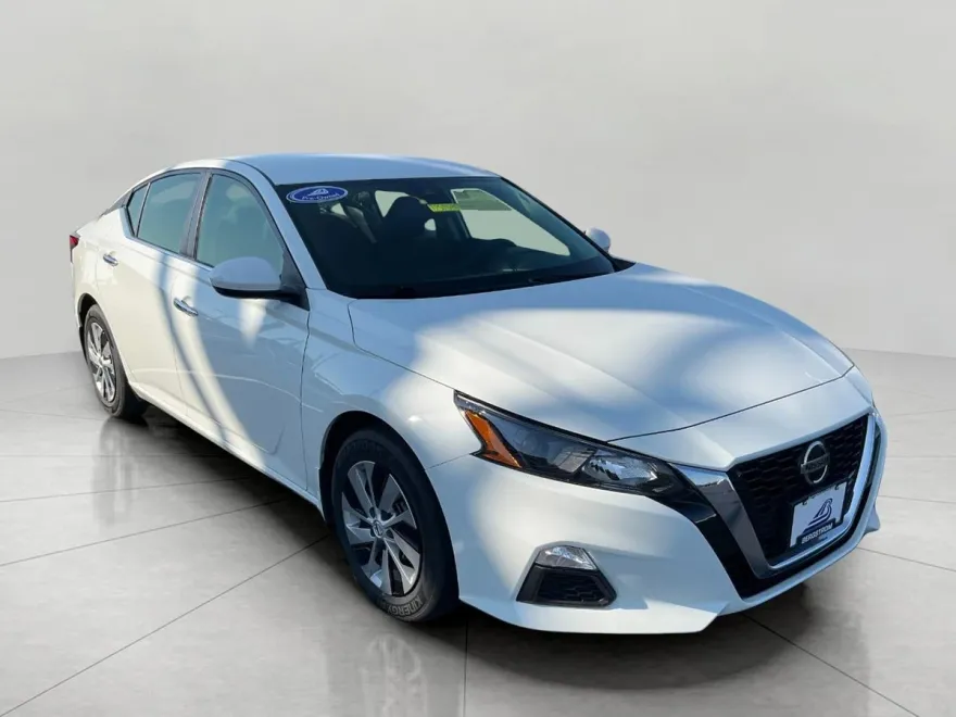 2022 Nissan Altima S photo 1
