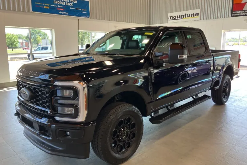 2025 Ford F-250 Lariat photo 1
