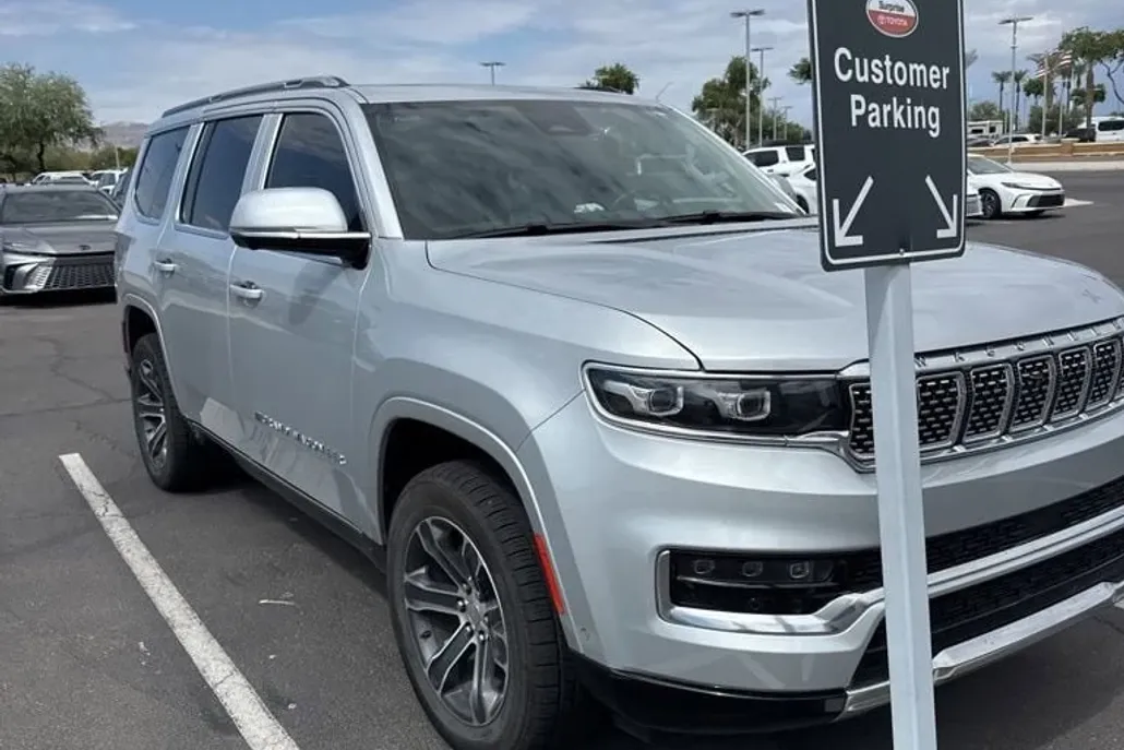 2022 Jeep Grand Wagoneer I photo 1
