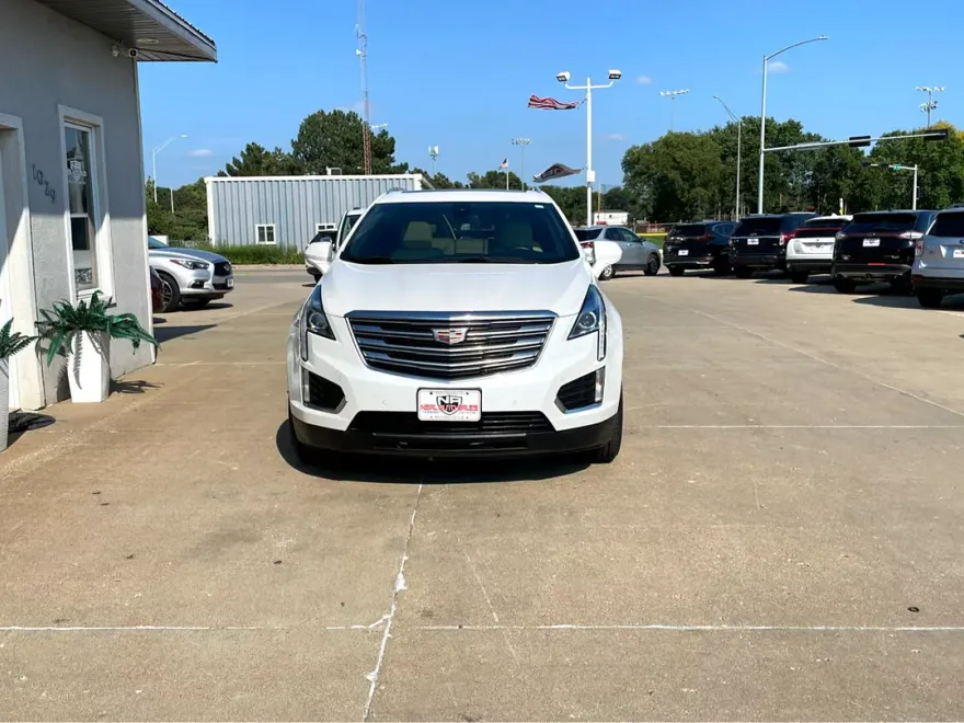 2017 Cadillac XT5 Luxury photo 1