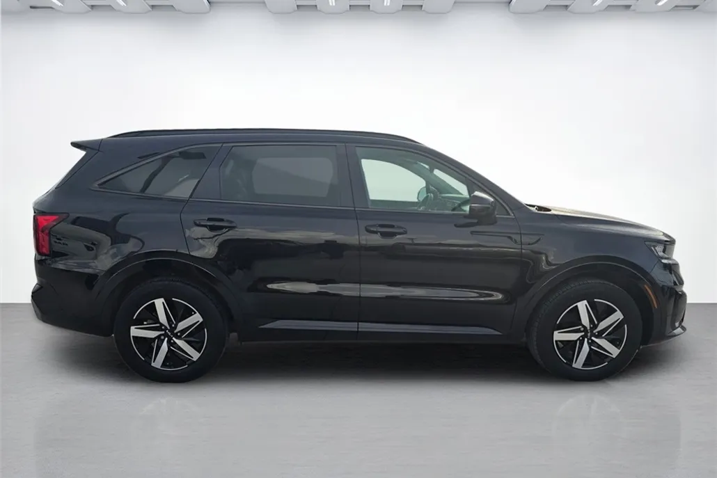 2023 Kia Sorento S photo 1