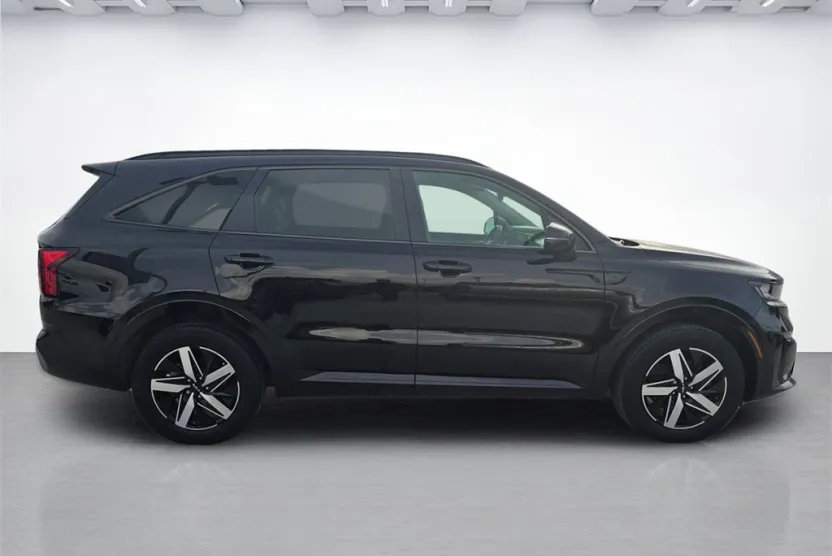 2023 Kia Sorento S photo 1