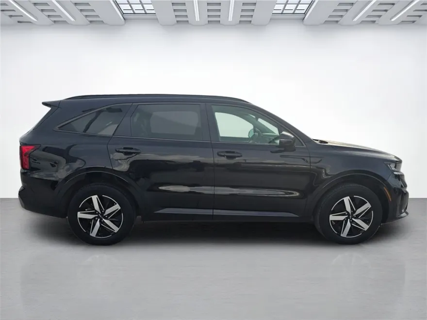 2023 Kia Sorento S photo 1