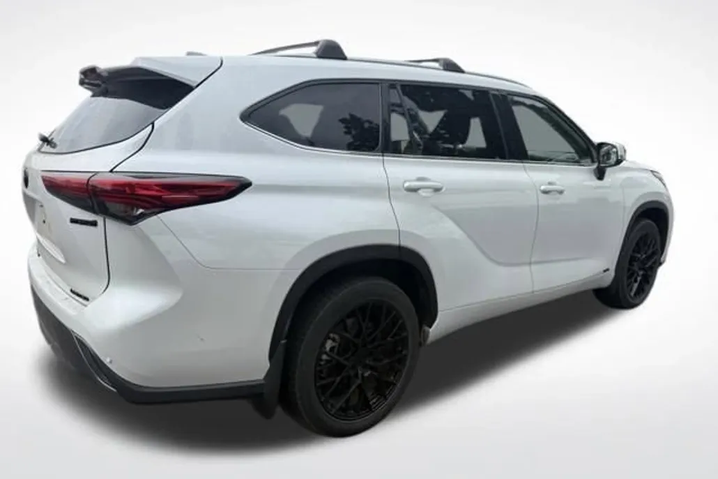 2023 Toyota Highlander Hybrid Limited photo 1