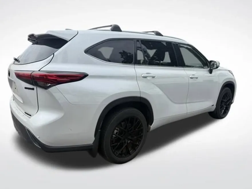 2023 Toyota Highlander Hybrid Limited photo 1