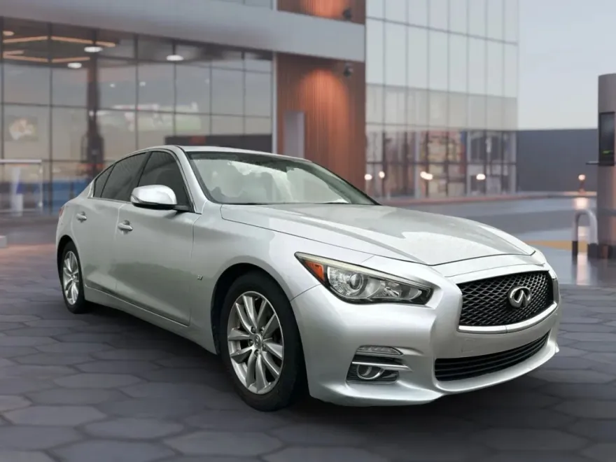 2015 Infiniti Q50 photo 2