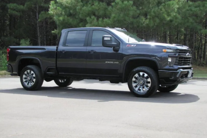 2024 Chevrolet Silverado 2500HD Custom photo 1