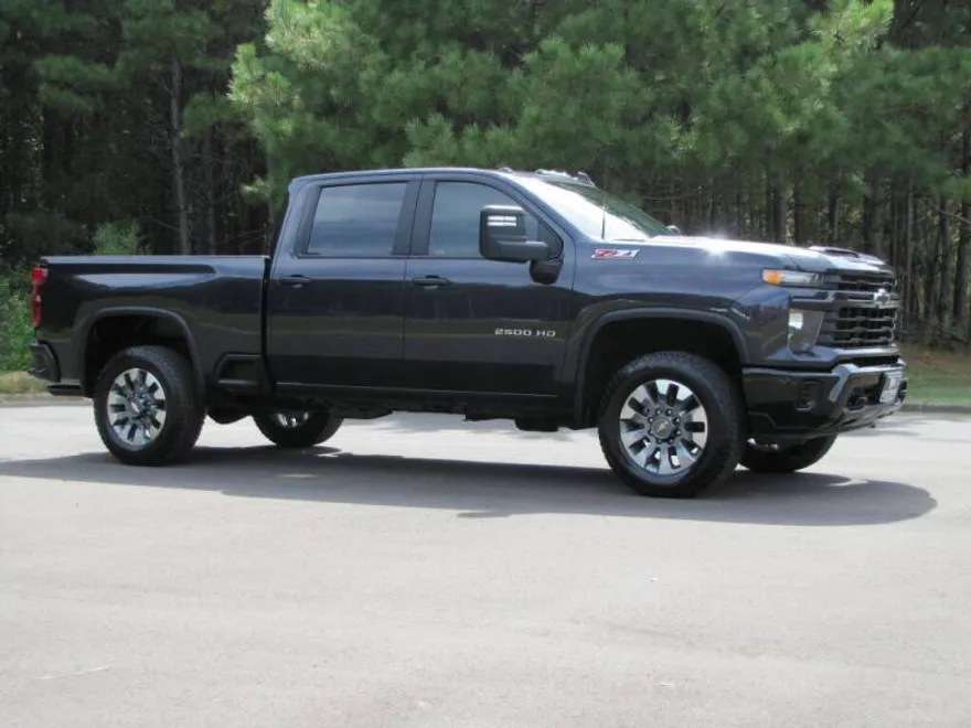 2024 Chevrolet Silverado 2500HD Custom photo 1