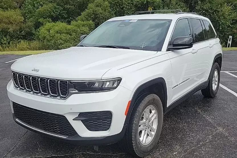 2023 Jeep Grand Cherokee Laredo photo 1