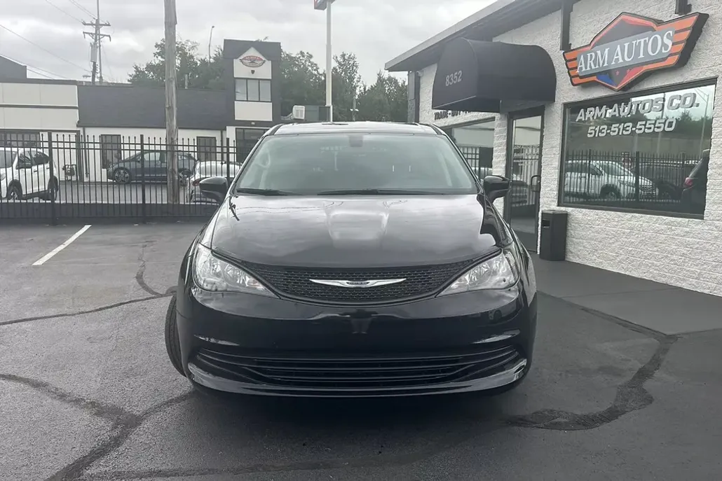 2019 Chrysler Pacifica L photo 1