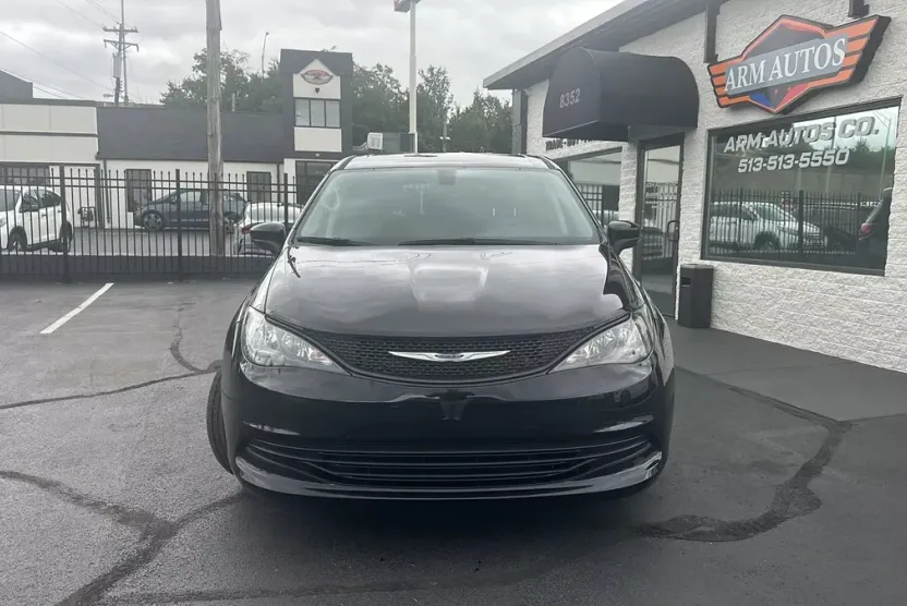 2019 Chrysler Pacifica L photo 1