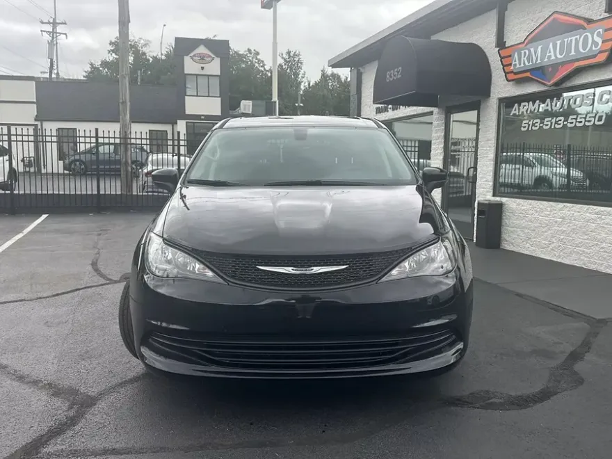 2019 Chrysler Pacifica L photo 1
