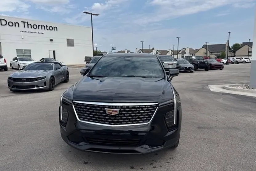2024 Cadillac XT4 Premium Luxury photo 1