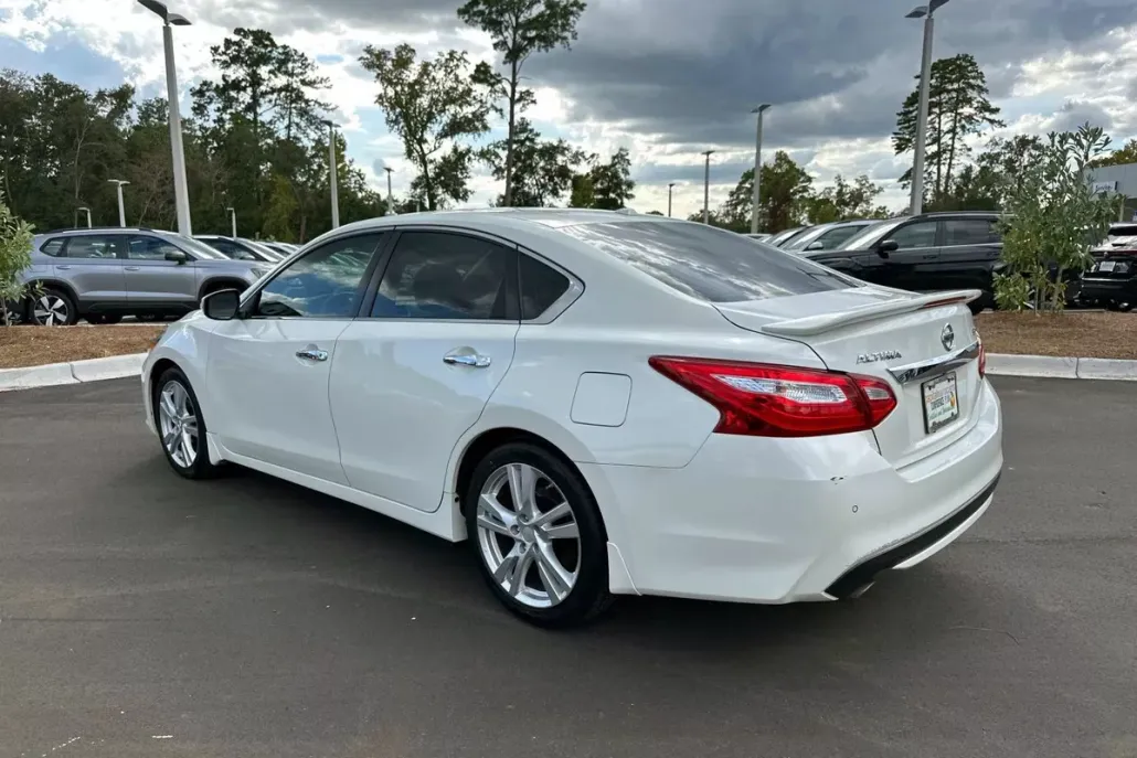 2017 Nissan Altima 3.5 SL photo 1