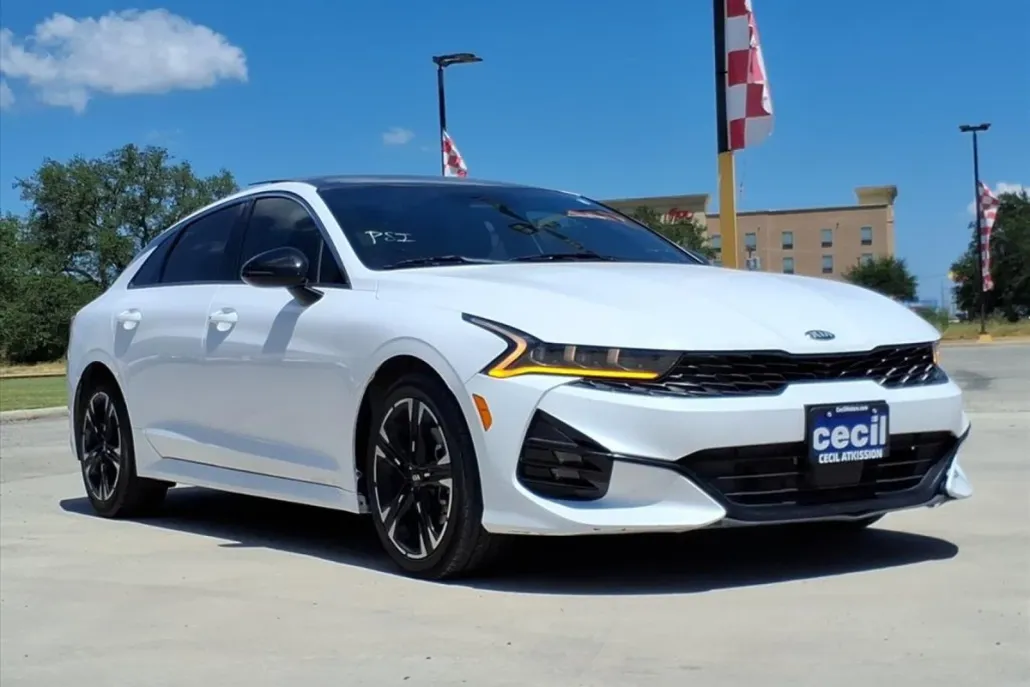 2021 Kia K5 GT-Line photo 1