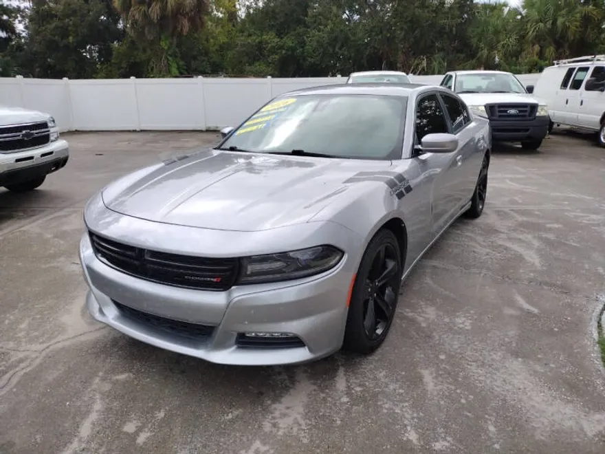 2016 Dodge Charger SXT photo 1