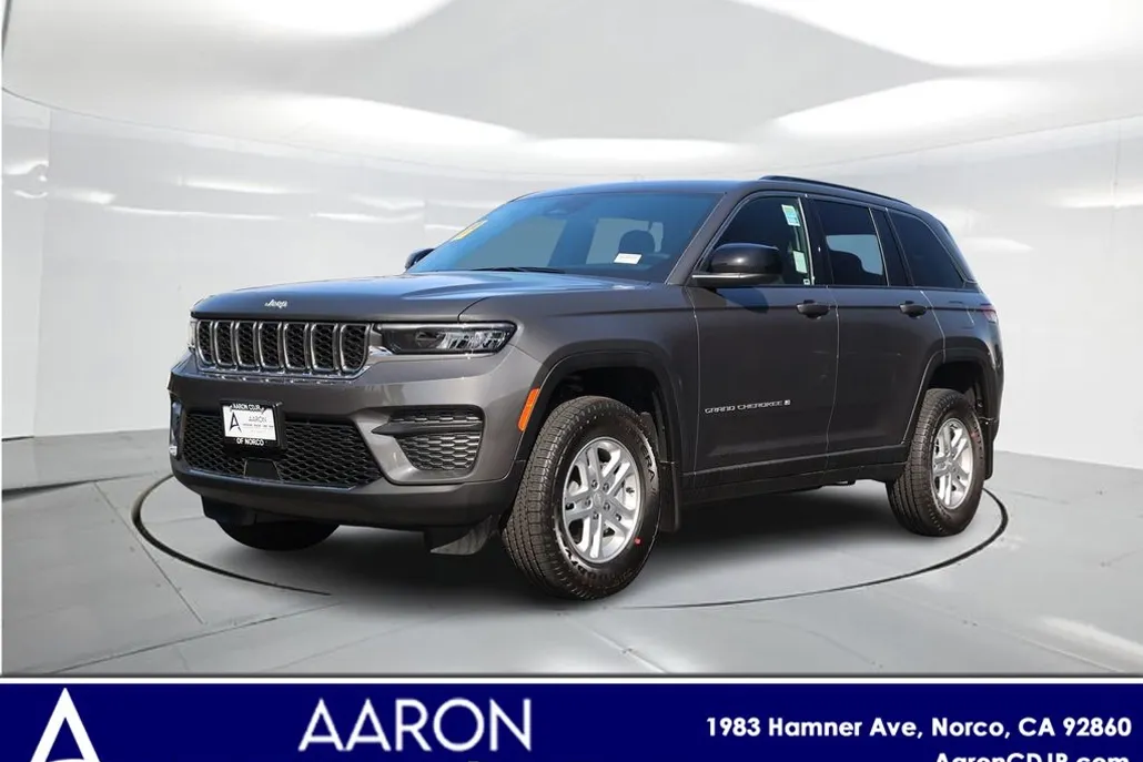 2025 Jeep Grand Cherokee Laredo photo 1