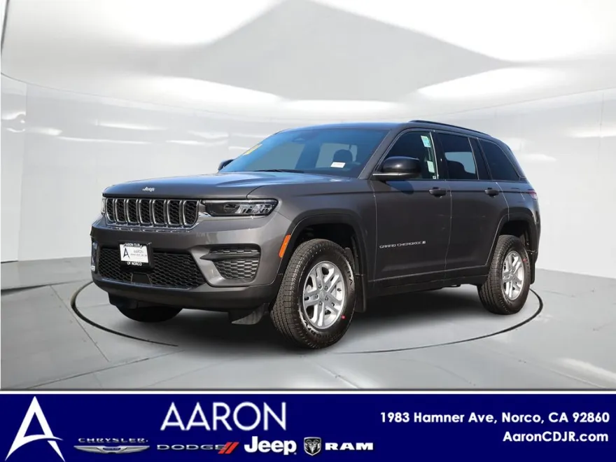 2025 Jeep Grand Cherokee Laredo photo 1